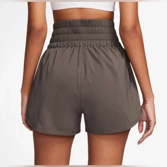 Nike Women’s One Dri-Fit Ultra High Waisted 3” Brown Shorts Size Small - Picture 2 of 6